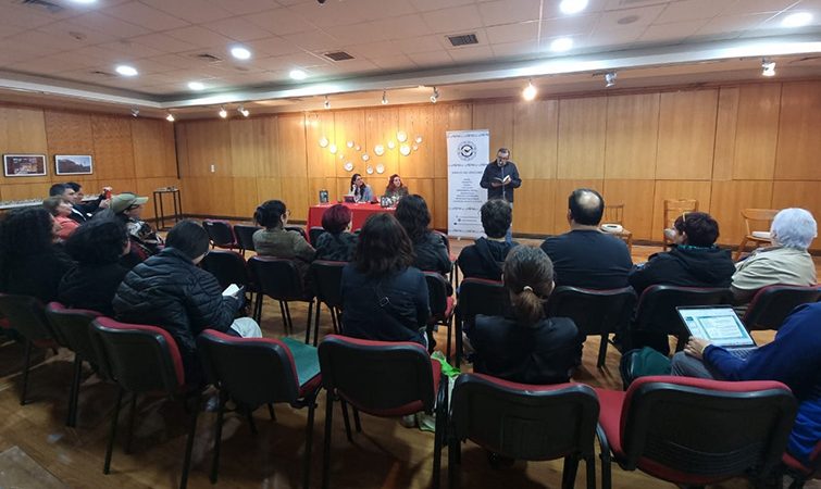 En Universidad Autónoma de Chile se presentó el libro “Regresar a tu Jardín: Poetas del Mundo Escriben a sus Abuelas”