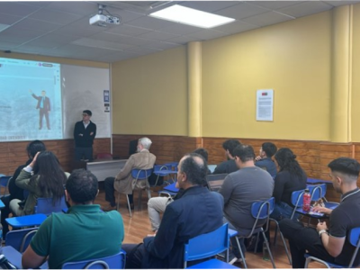 Egresados UA comparten claves para destacar en el mercado laboral