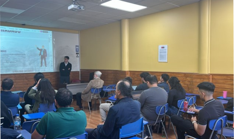 Egresados UA comparten claves para destacar en el mercado laboral