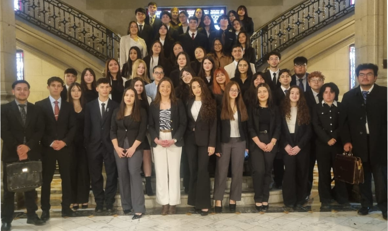 Estudiantes de Derecho realizan visita al Tribunal Constitucional
