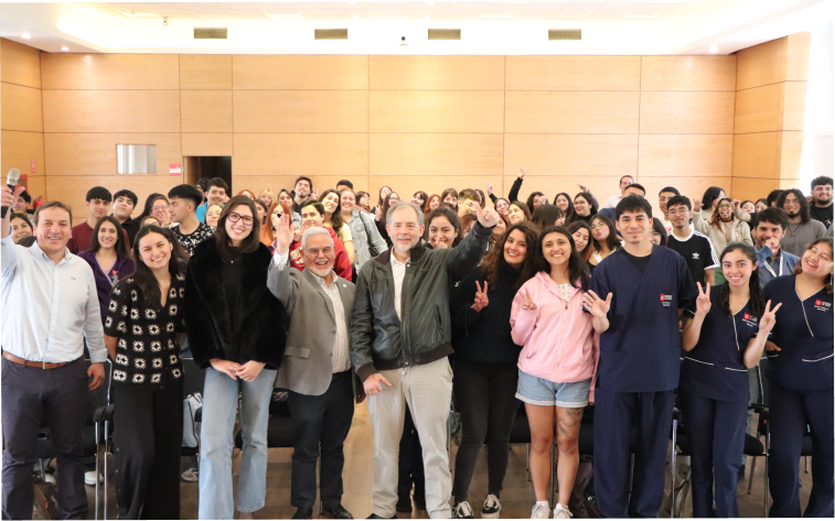 Reflexión y diálogo en torno al futuro: Guido Girardi dictó charla “¿Qué humanidad queremos ser?” a los CC.EE