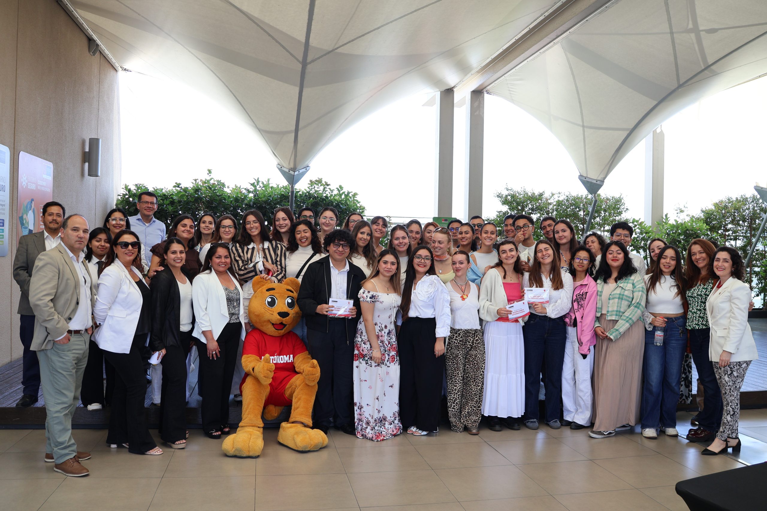 U. Autónoma reconoce y despide a estudiantes internacionales que culminan su semestre en Chile