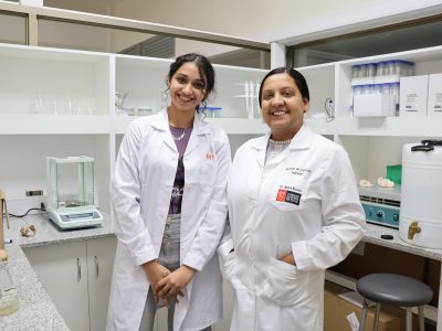 Estudiante de India realiza pasantía en la Universidad Autónoma sobre potencial biotecnológico de las bacterias