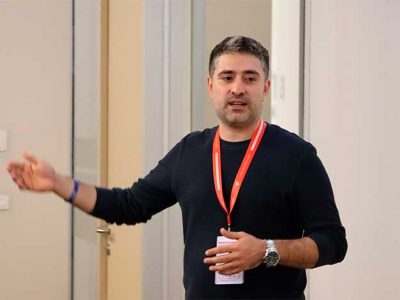 Alto ejecutivo de Sabentis España dicta clase magistral a estudiantes