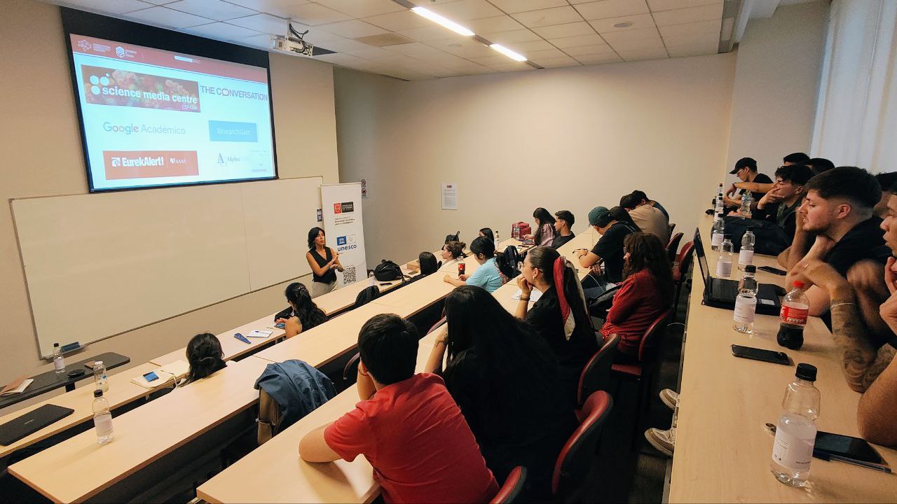 Directora de la Unidad de Cultura Científica de la Universidad de Córdoba brindó taller a estudiantes de periodismo