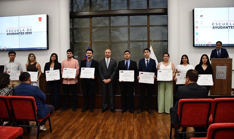 Universidad Autónoma de Chile reconoce a estudiantes en Ceremonia de Certificación de Ayudantes