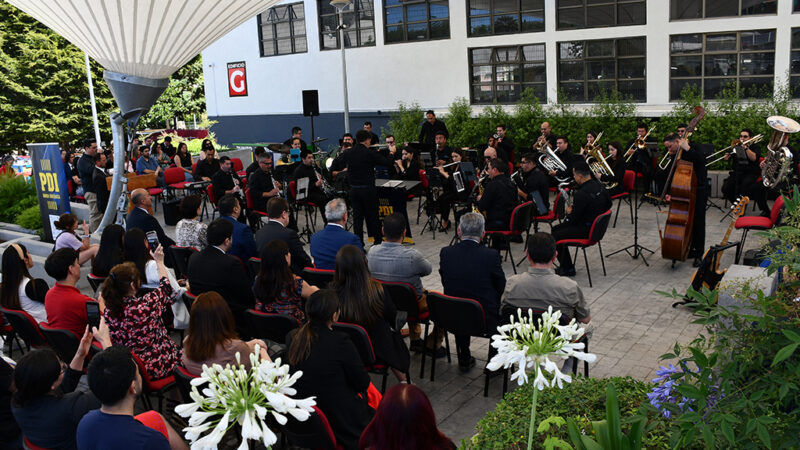 Concierto de Navidad de la Banda Sinfónica de la PDI llenó de música y espíritu navideño a la Universidad Autónoma en Talca