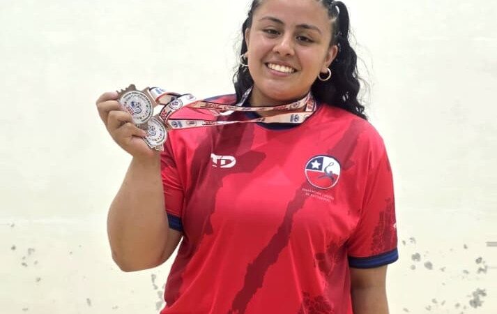 Estudiante de Odontología obtiene doble medalla de bronce en Mundial Juvenil de Racquetbol