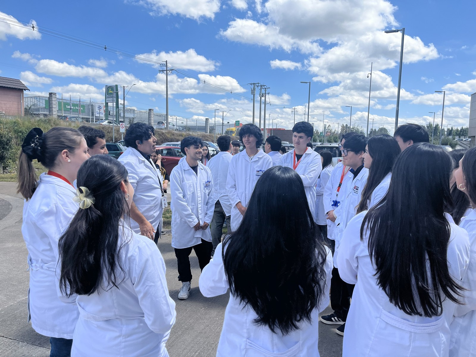 FOTO estudiantes medicina en complejo asistencial 2