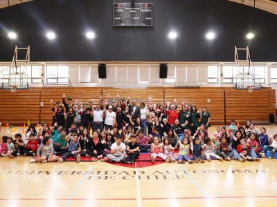 Universidad celebra una “Navidad con sentido” junto a cerca de 200 niños del sector Lanín