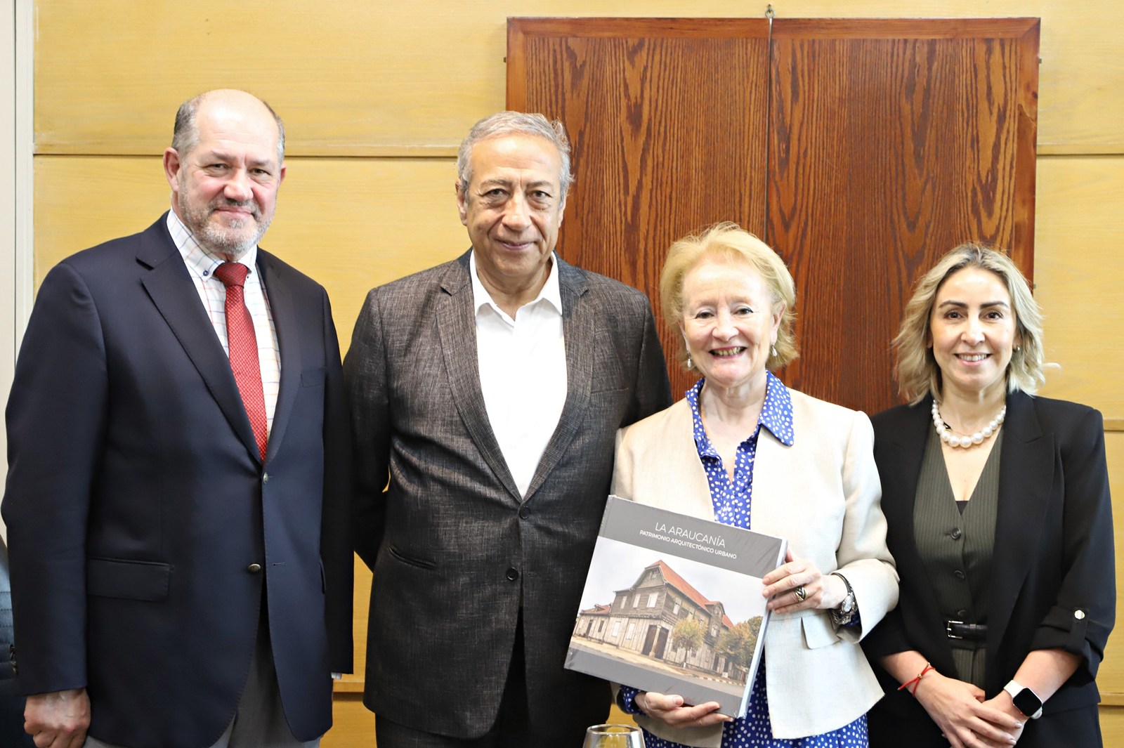 FOTO visita dra. maria teresa infante 1