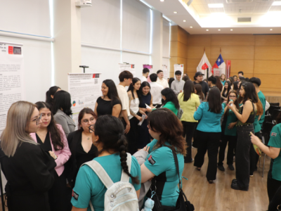 Estudiantes de Terapia Ocupacional presentan pósters de investigación en cierre del Seminario de Investigación