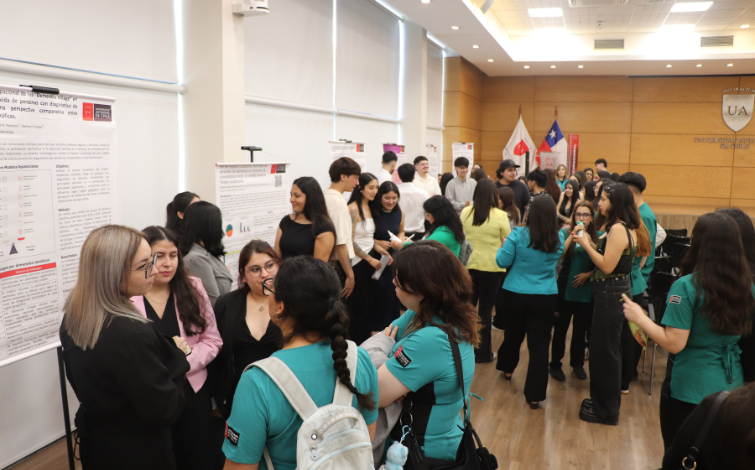 Estudiantes de Terapia Ocupacional presentan pósters de investigación en cierre del Seminario de Investigación