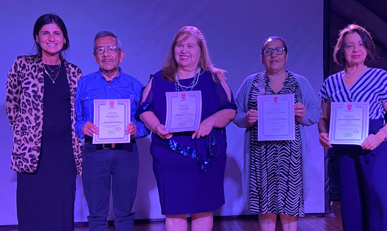 Universidad Autónoma y Municipalidad de San Miguel certifican a personas mayores en Alfabetización Digital