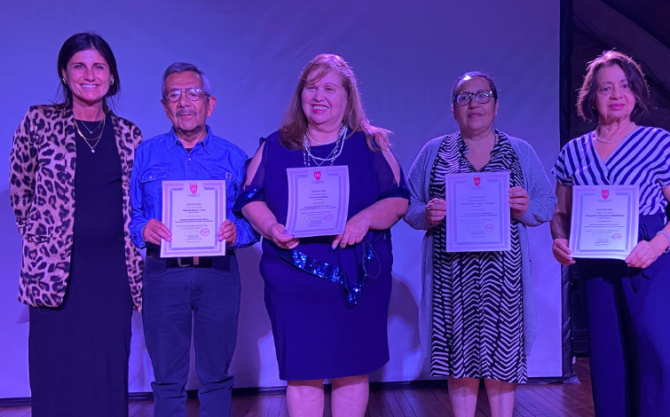 Universidad Autónoma y Municipalidad de San Miguel certifican a personas mayores en Alfabetización Digital