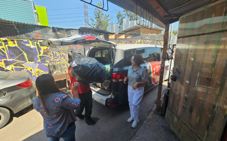 Campaña “Apadrina en Navidad” cumple 10 años fortaleciendo la responsabilidad social universitaria en Santiago