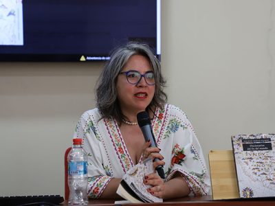 Experta en lingüística lidera encuentro de formación para futuros profesores de Lengua 