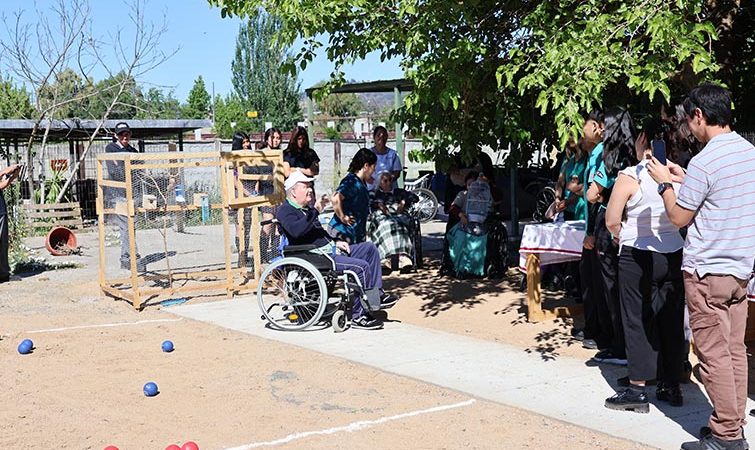 Universidad Autónoma de Chile inauguró Patio Inclusivo diseñado y construido por estudiantes en Fundación Las Rosas 