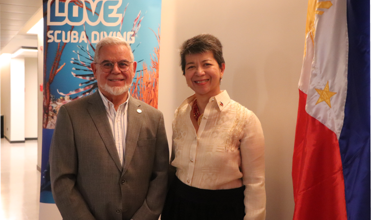 UA y la Embajada de Filipinas dialogan sobre desafíos marítimos en presentación del documental Isla Pag-ASA