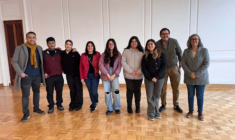 Estudiantes de Pedagogía en Historia fortalecen su formación investigativa en seminario nacional de didáctica 