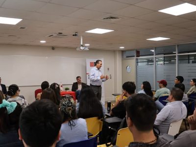 Conversatorio “Experiencia de Desarrollo Empresarial” con Gustavo Rivera inspiró a estudiantes de Ingeniería Comercial 