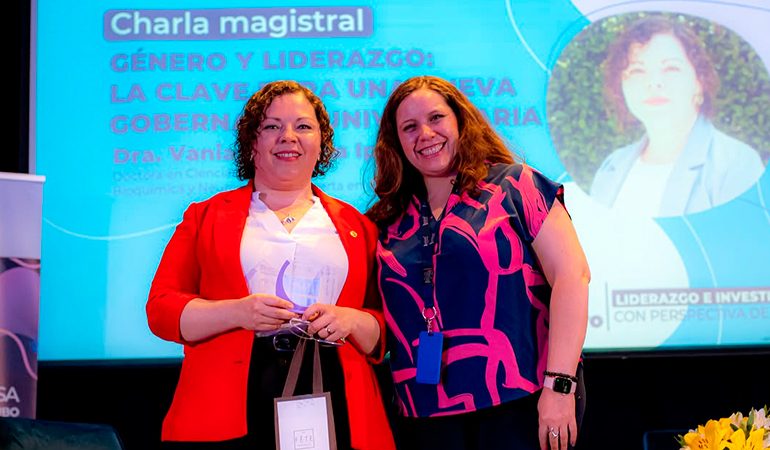 Directora CTGénero dicta charla sobre gobernanza universitaria con perspectiva de género