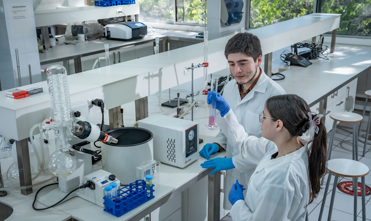 Descubre la infraestructura y el equipamiento tecnológico que potencian tus talentos