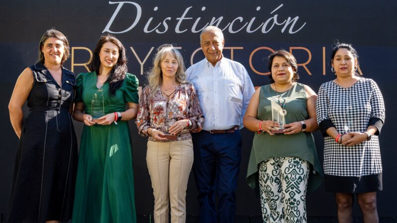 Universidad reconoce trayectorias y vocerías destacadas en su cóctel de bienvenida 2026