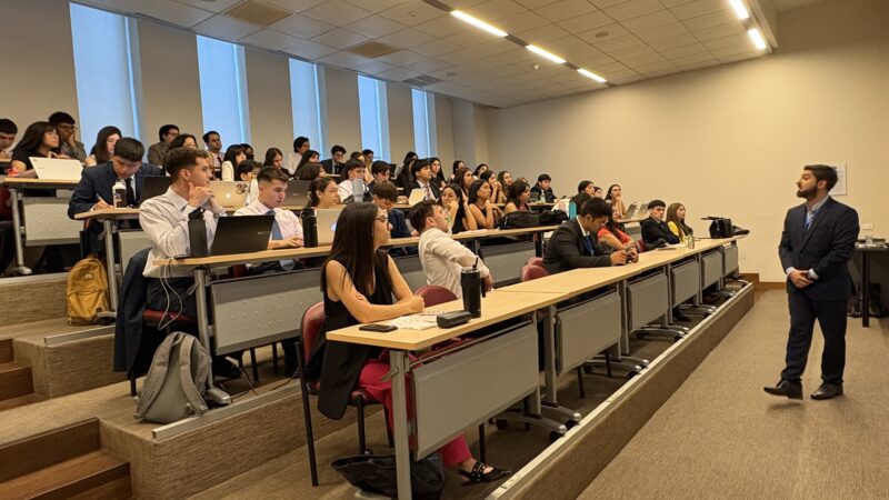Alumnos de Derecho de la U. Autónoma participaron de charla organizada por la Sociedad Científica de Estudiantes de Derecho y el SERNAC