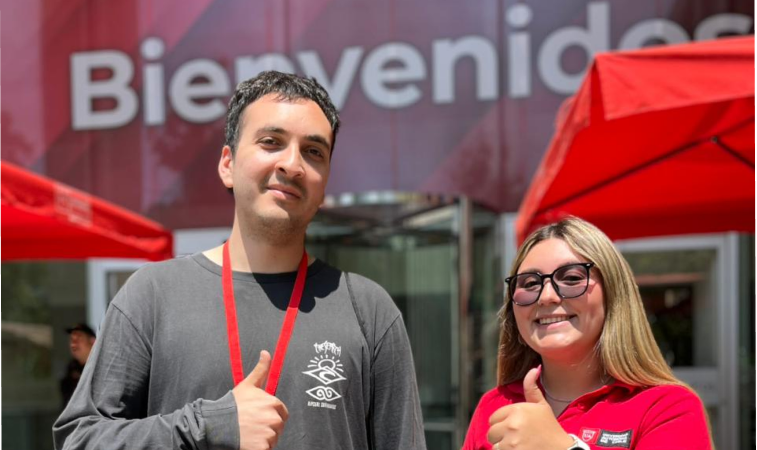 Universidad Autónoma Sede Santiago da la bienvenida a estudiante con alto puntaje PAES en la Carrera Química y Farmacia