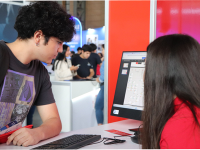 U. Autónoma Sede Santiago presenta su oferta académica en Feria PAES 2026