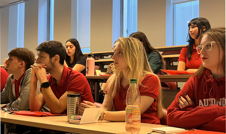 Estudiantes y equipo de Admisión UA fortalecen su trabajo colaborativo en jornadas de capacitación en Sede Santiago