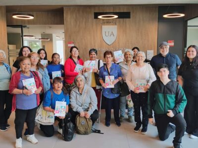 Carrera de Trabajo Social y Centro de Comunicación de las Ciencias realizan taller de alfabetización digital a adultos mayores de Cerro Navia