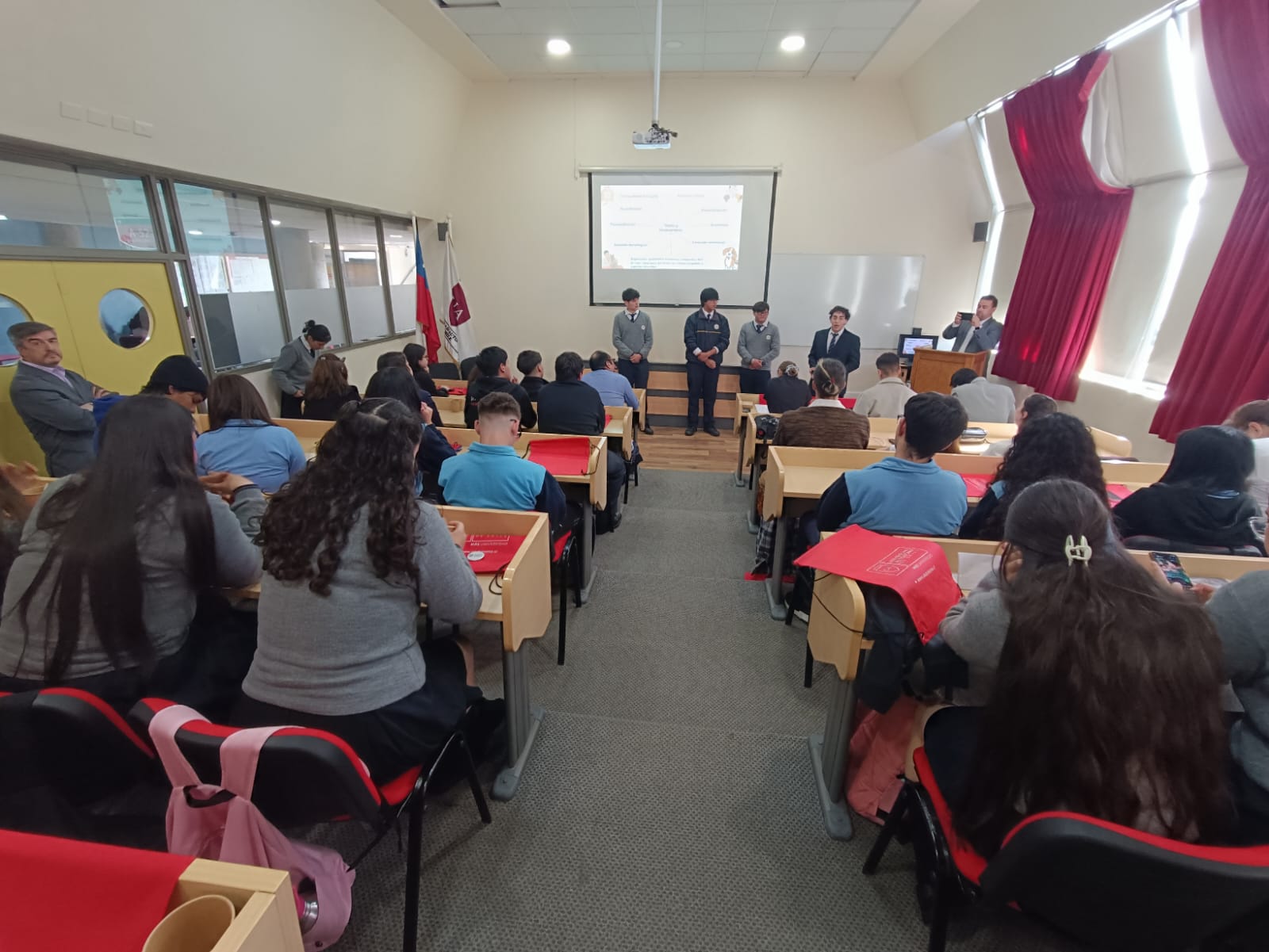 Estudiantes de liceos comerciales de La Araucanía presentaron innovadores proyectos en encuentro regional de emprendimiento