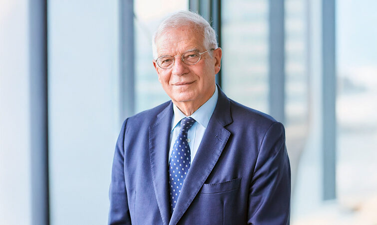 Rector Teodoro Ribera encabeza diálogo con Josep Borrell y figuras diplomáticas y políticas chilenas