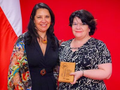 Directora de Administración Pública Sede Talca recibe reconocimiento nacional por su aporte al Estado Abierto