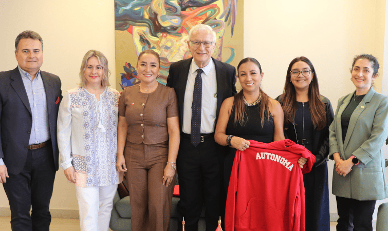 Estudiantes nacionales e internacionales culminan Diplomado en Rehabilitación Estética