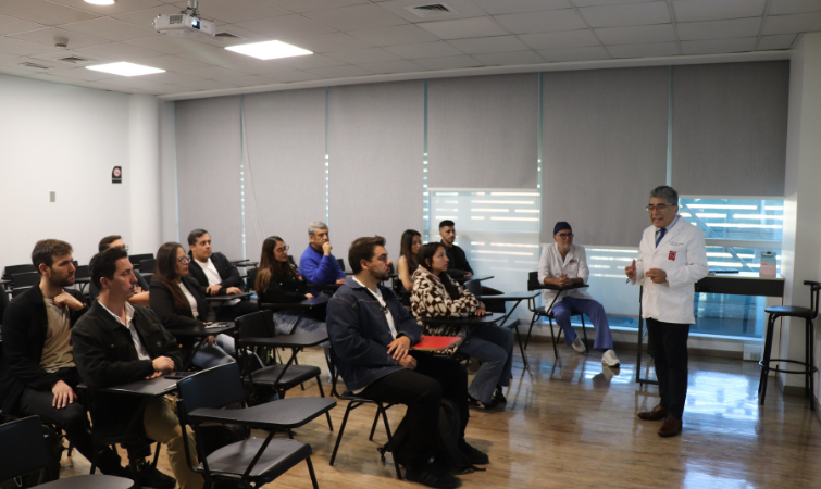 Especialidades odontológicas inauguran año académico 2026 con clase magistral en formato híbrido