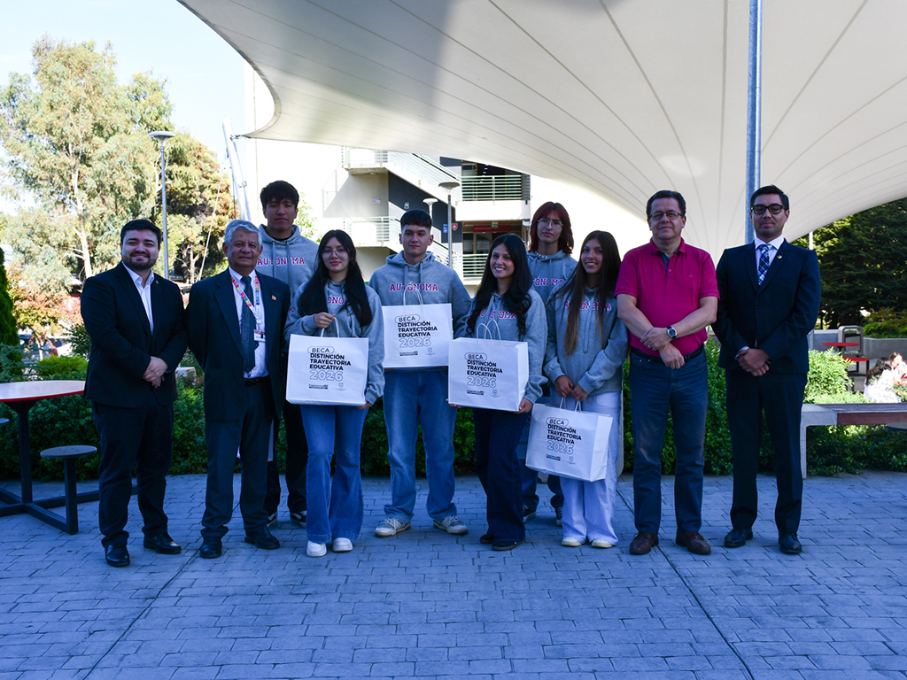 Universidad Autónoma entrega reconocimiento por trayectoria educativa a estudiantes que ingresaron con puntaje máximo en la PAES 