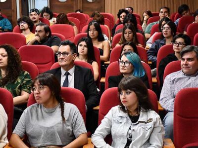 Licenciatura en Artes Visuales inició su año académico con charla sobre cultura y lenguaje algorítmico