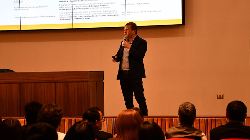 Charla sobre Psicología Organizacional acercó a estudiantes de primer año al mundo laboral