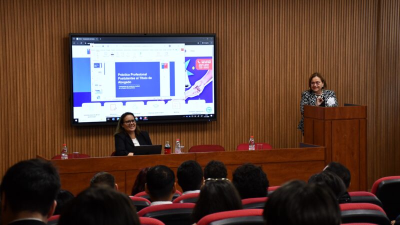 Estudiantes y egresados de Derecho de la Universidad Autónoma fortalecen su preparación para la práctica profesional en la Corporación de Asistencia Judicial