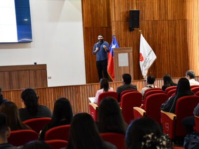 Carrera de Psicología inicia un nuevo periodo académico con charla magistral sobre controversias éticas