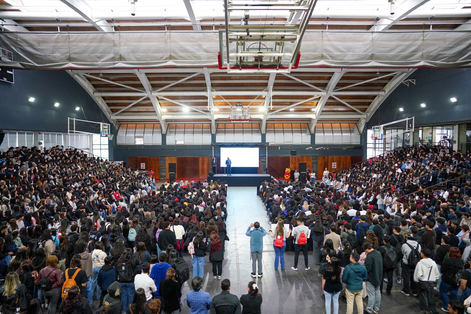 FOTO bienvenida estudiantes nuevos 1