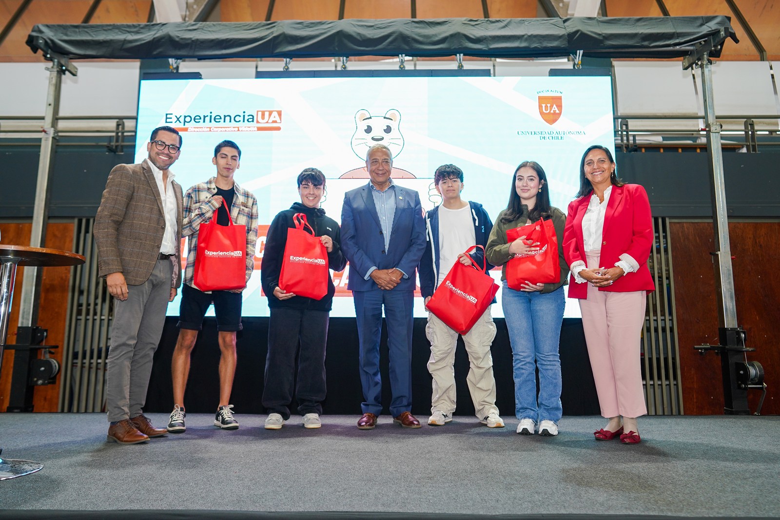 FOTO bienvenida estudiantes nuevos 2
