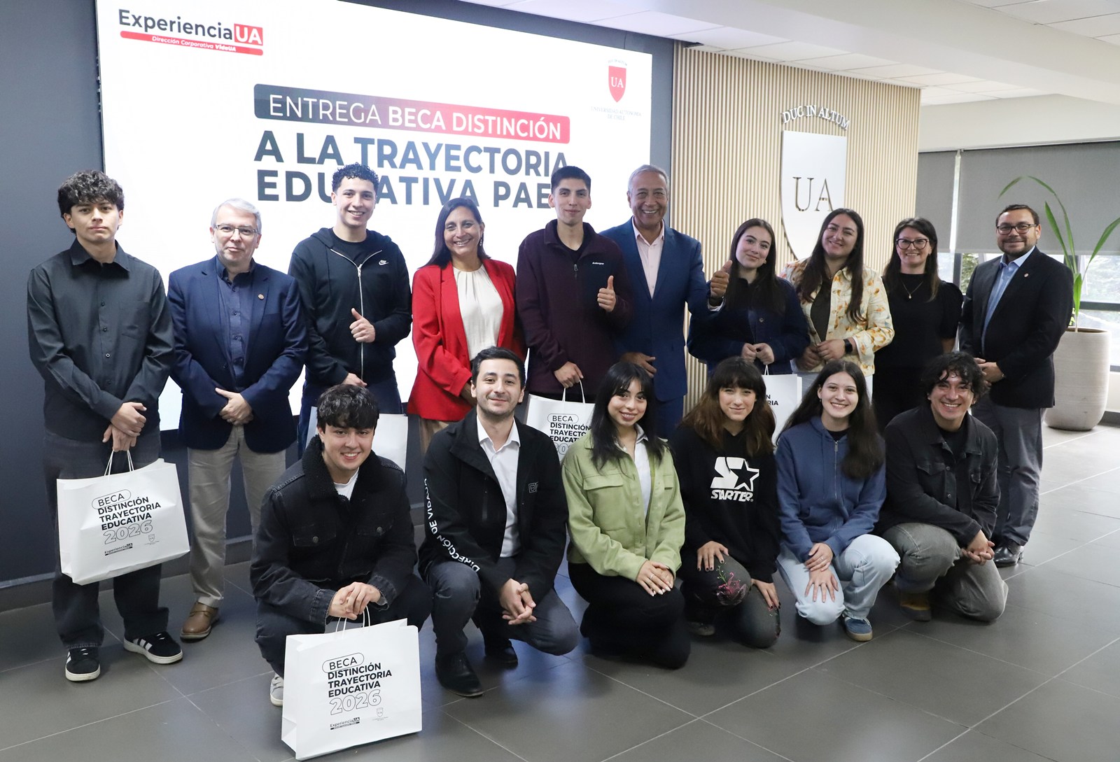 U. Autónoma de Chile distingue a estudiantes con puntaje máximo PAES y entrega Beca a la Trayectoria Educativa