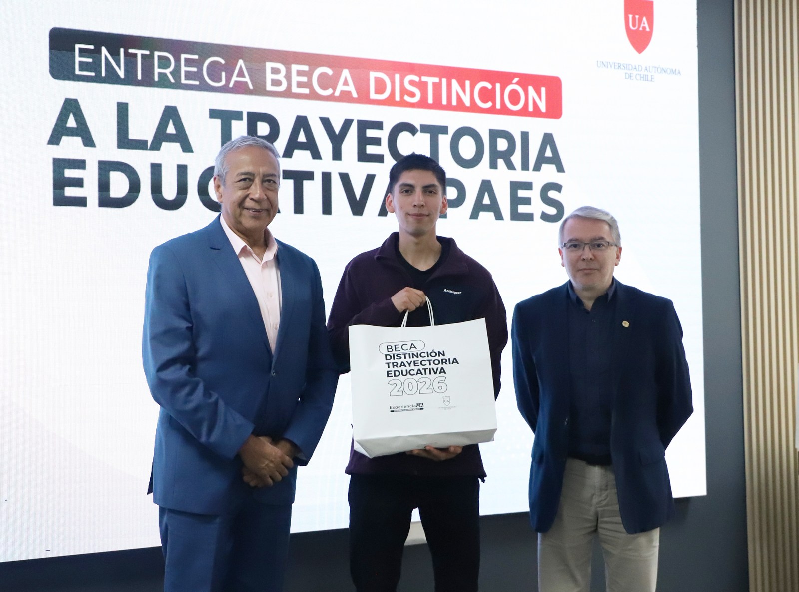 FOTO entrega beca dte 2