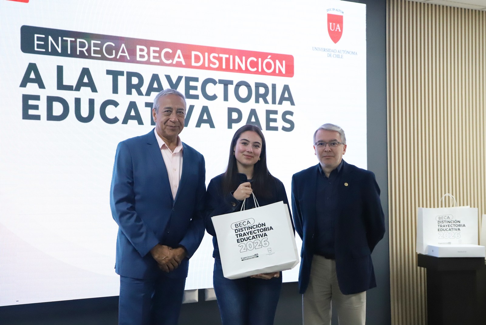 FOTO entrega beca dte 3