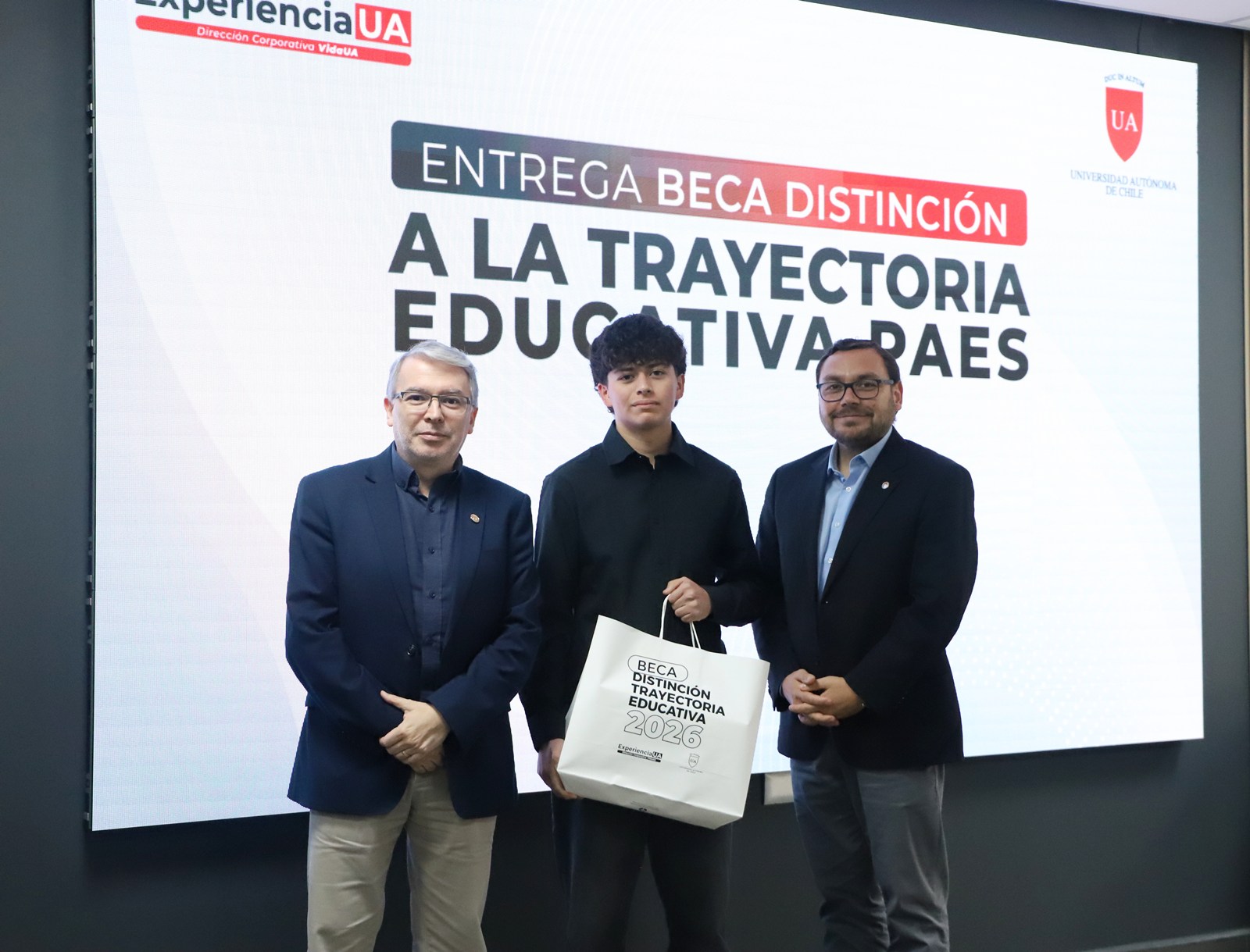 FOTO entrega beca dte 6