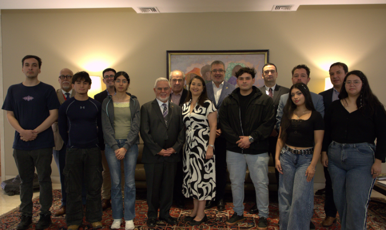 Sede Santiago reconoce a estudiantes con destacados puntajes PAES en desayuno junto a autoridades